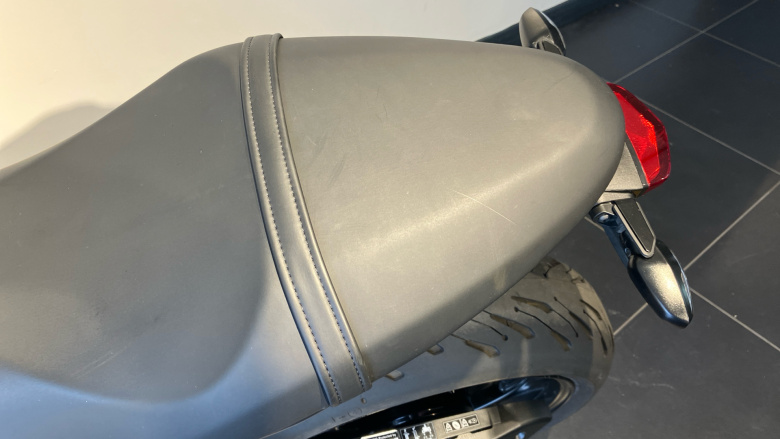 Triumph Trident (20MY)